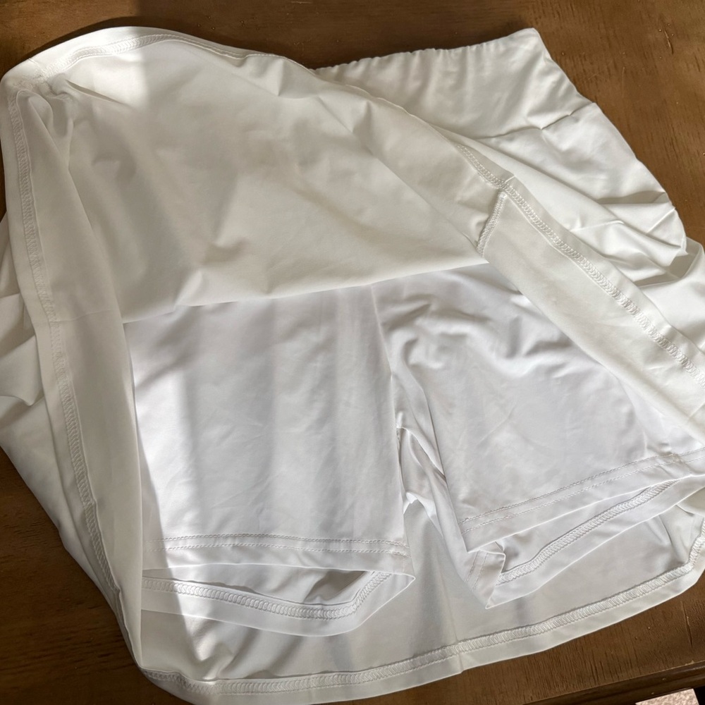 White Yidartin Athletic Skirt/Shorts. - Picture 4 of 6